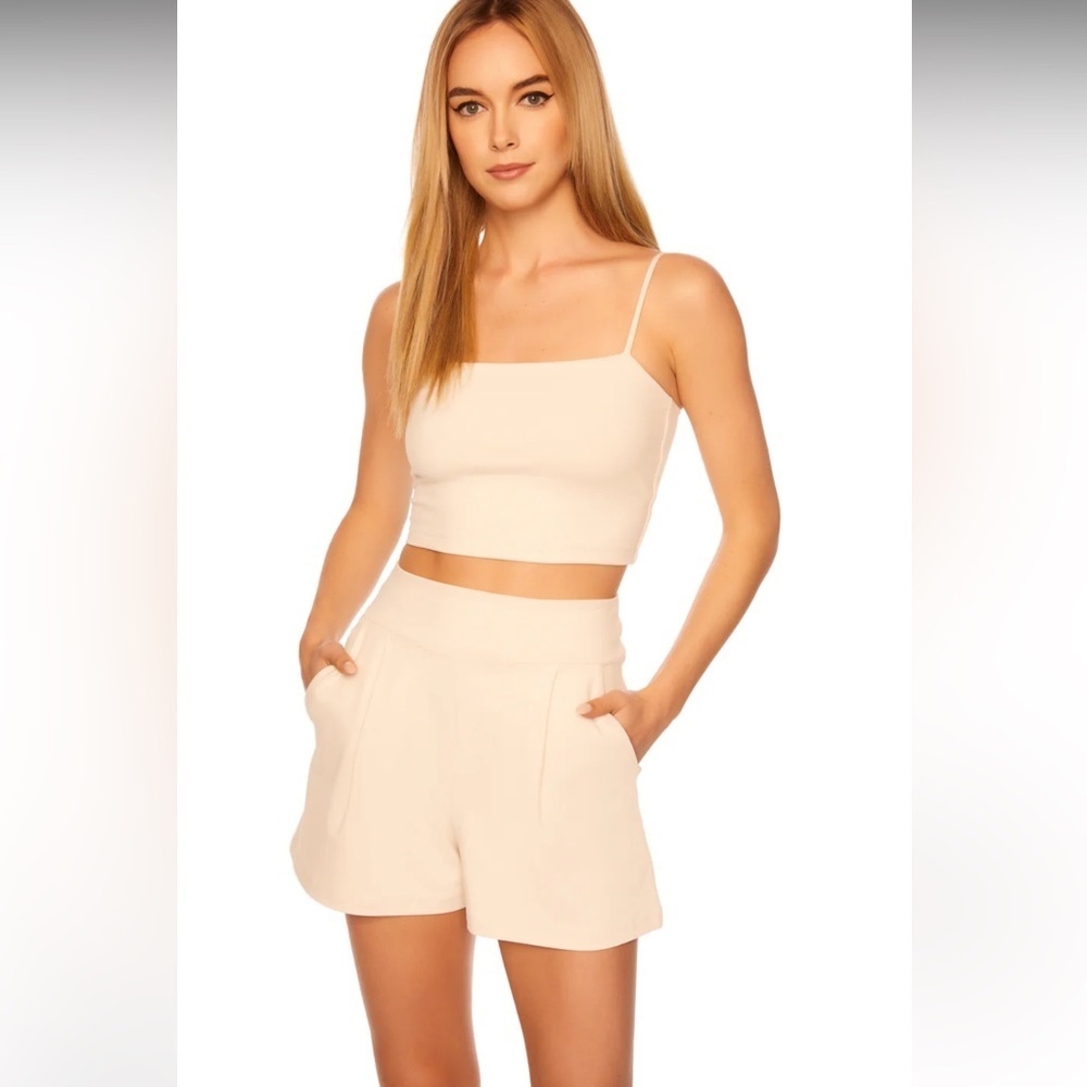 NWT Susana Monaco Pleated Short, Blanched Almond With Pockets in Size M - Picture 1 of 14